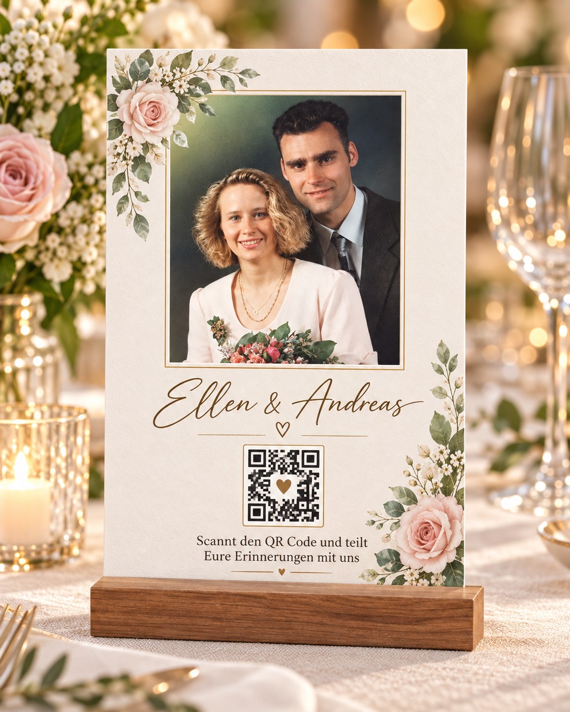 Feststehende QR-Code Tischkarte mit personalisiertem Hochzeitsfoto